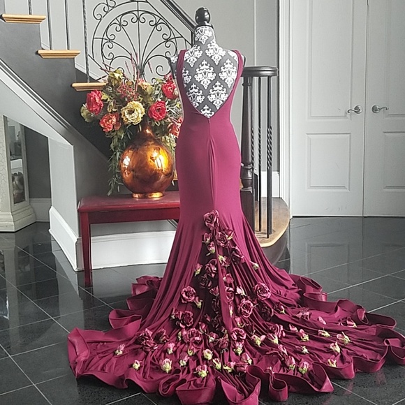 Formal Dress - Picture 2 of 7